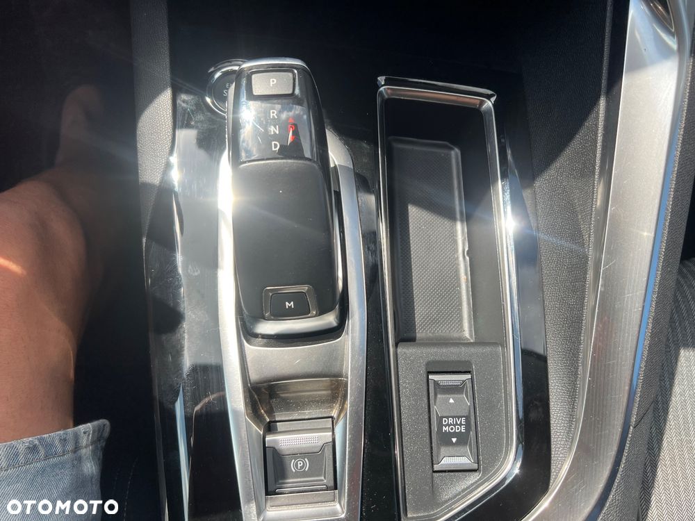 Peugeot 3008 1.2 PureTech Allure S&S EAT8 - 33