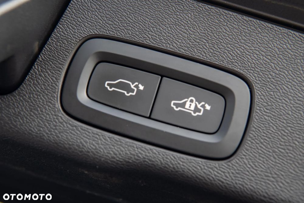 Volvo XC 60 D4 AWD R-Design - 31