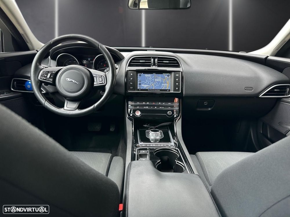Jaguar XE 2.0 D Prestige Aut. - 12