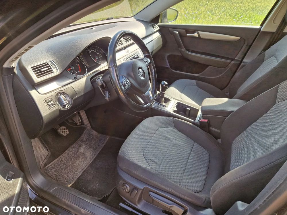 Volkswagen Passat 1.6 TDI BlueMotion Technology Comfortline - 11