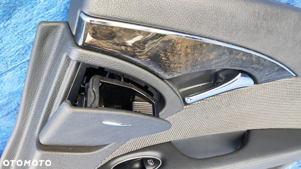 BOCZKI BOCZEK TAPICERKA DRZWI LEWY PRAWY TYŁ ROLETA ŻALUZJA KOMPLET A2118100520 A2118100620 A2117302663 A2118100830 A2117302563 A2118100730 MERCEDES E-KLASA W211 - 4