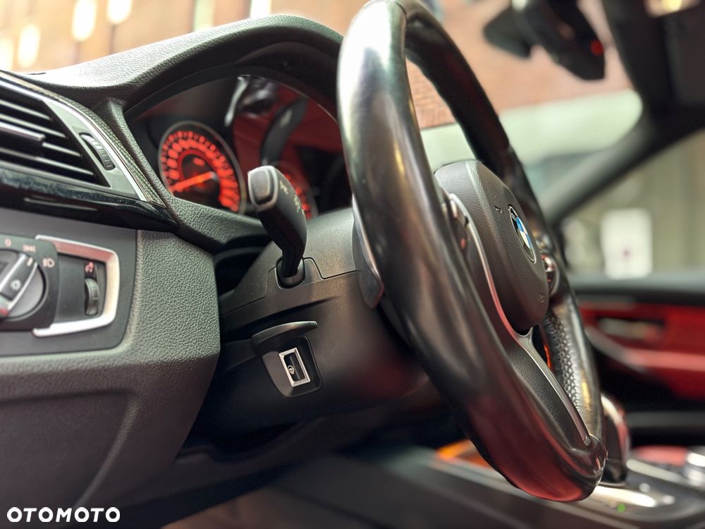 BMW Seria 3 328i Sport Line - 34