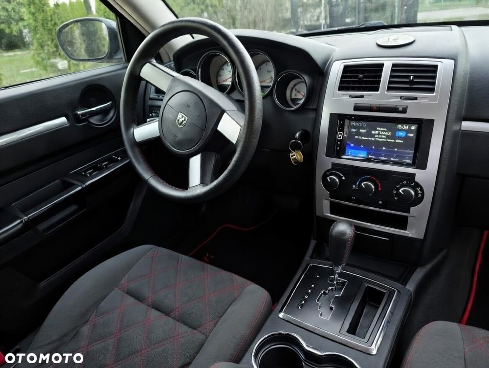 Dodge Charger 3.5 V6 SXT - 12