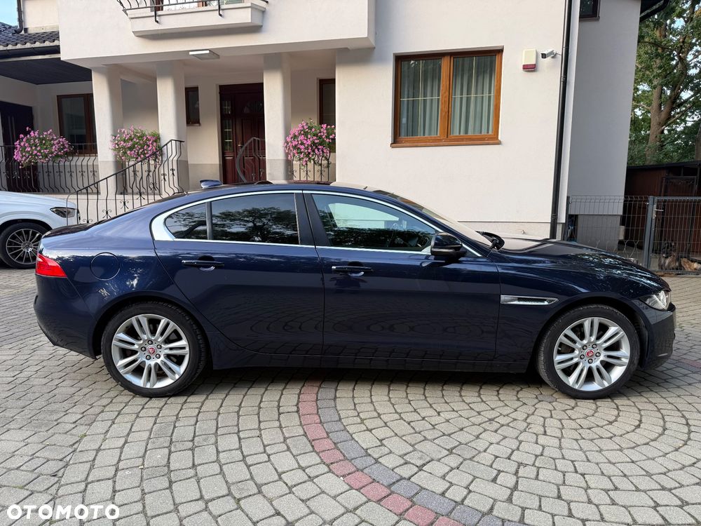 Jaguar XE 25t AWD Prestige - 8