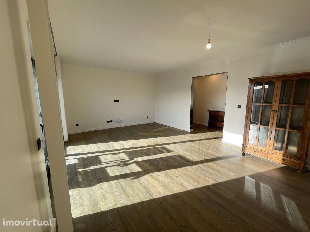 Elegante apartamento T3 com 130m2 e logradouro - Grande imagem: 2/23