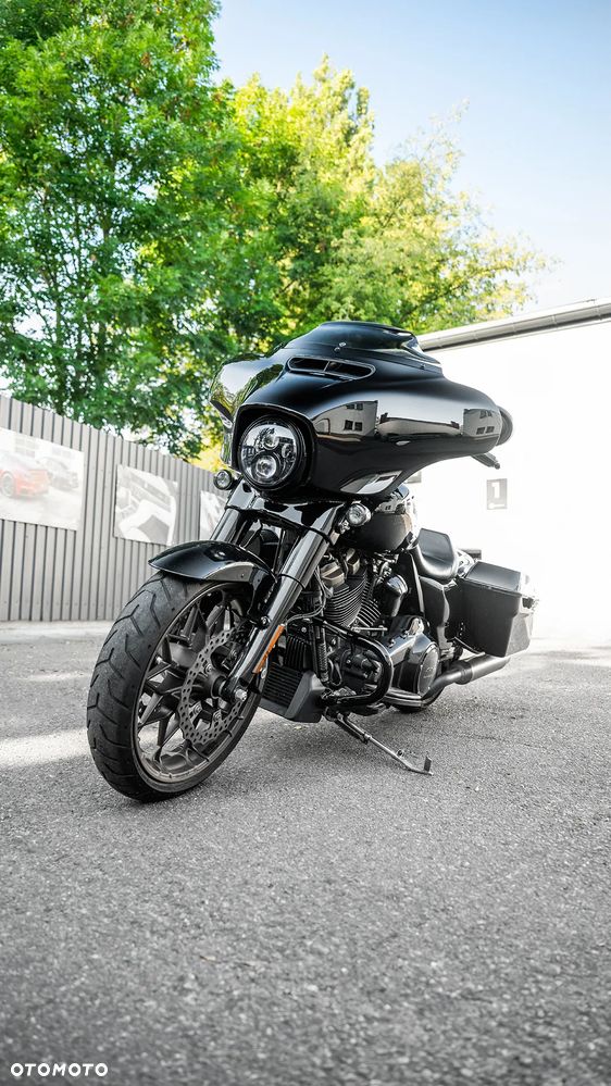 Harley-Davidson Touring Street Glide - 12