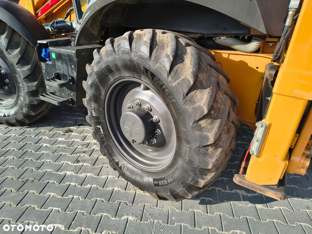 Case 695 SV 2023R - 18