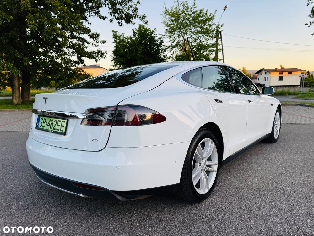 Tesla Model S - 10