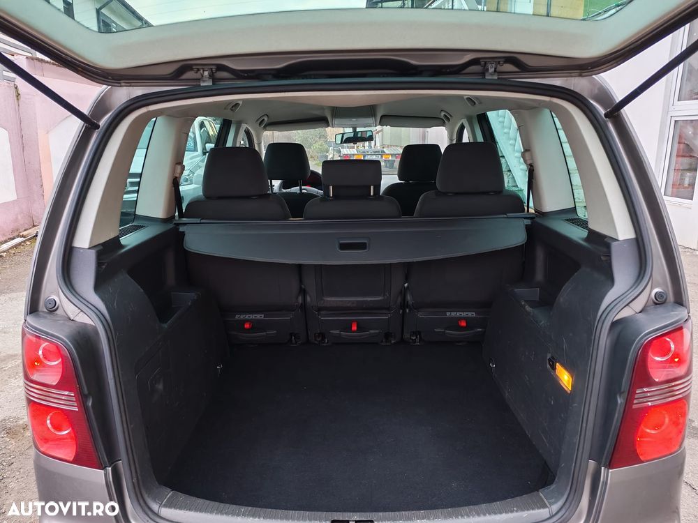 Volkswagen Touran 1.9 TDI DSG Highline - 12