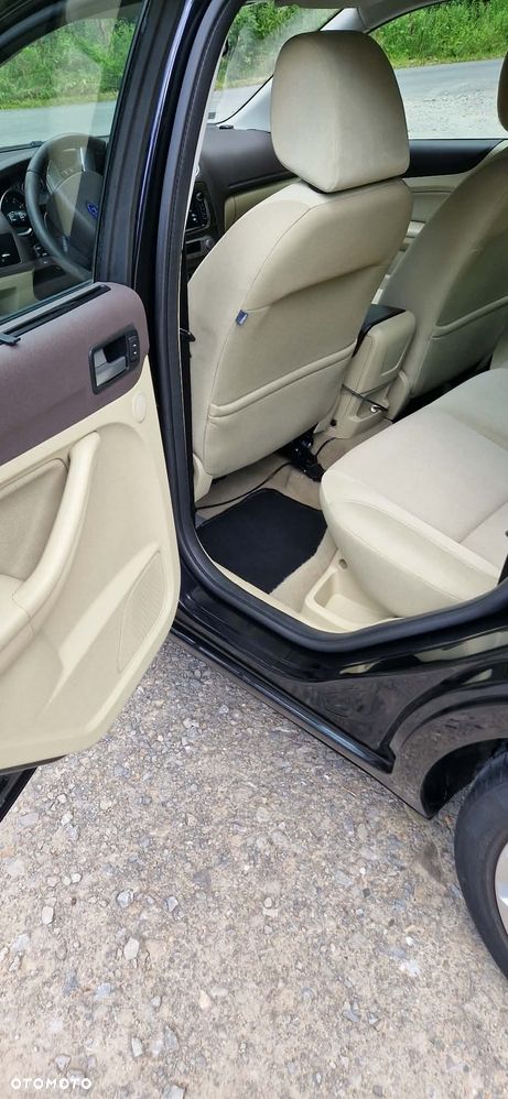 Ford Focus 2.0 Ghia - 25