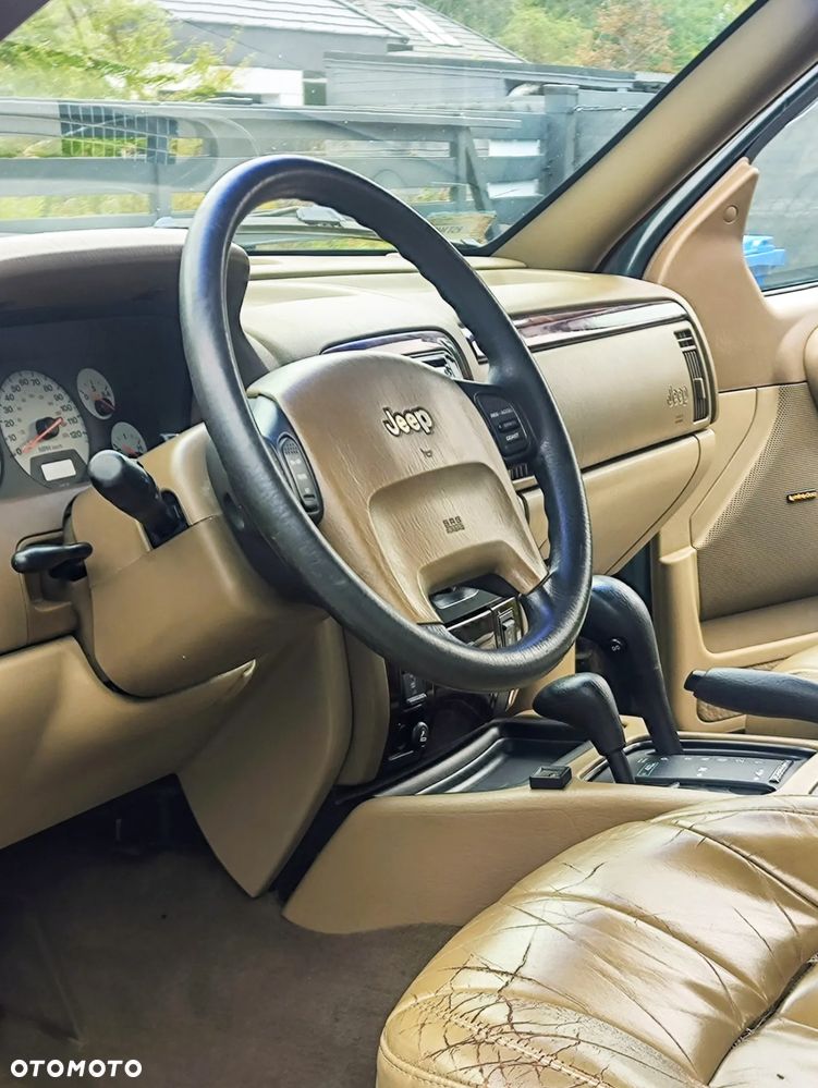 Jeep Grand Cherokee 4.0 Laredo - 19