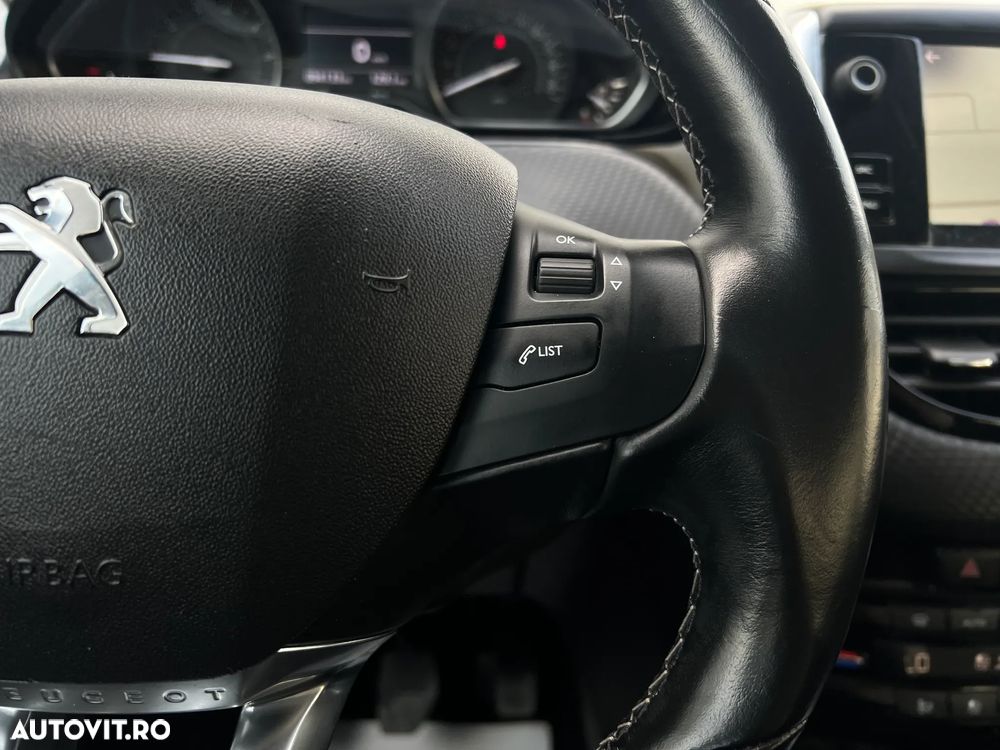 Peugeot 208 PureTech 110 Stop & Start Allure - 17