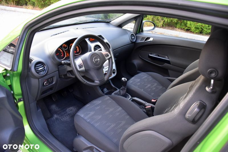 Opel Corsa 1.4 16V Edition 150 - 21