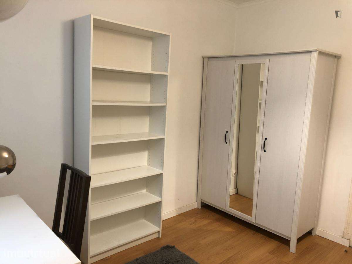 Quarto - localizado em São Sebastião Lisbon - Grande imagem: 3/12