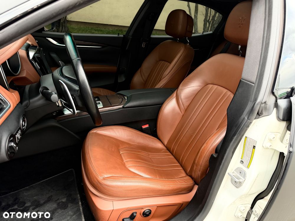 Maserati Ghibli S - 9