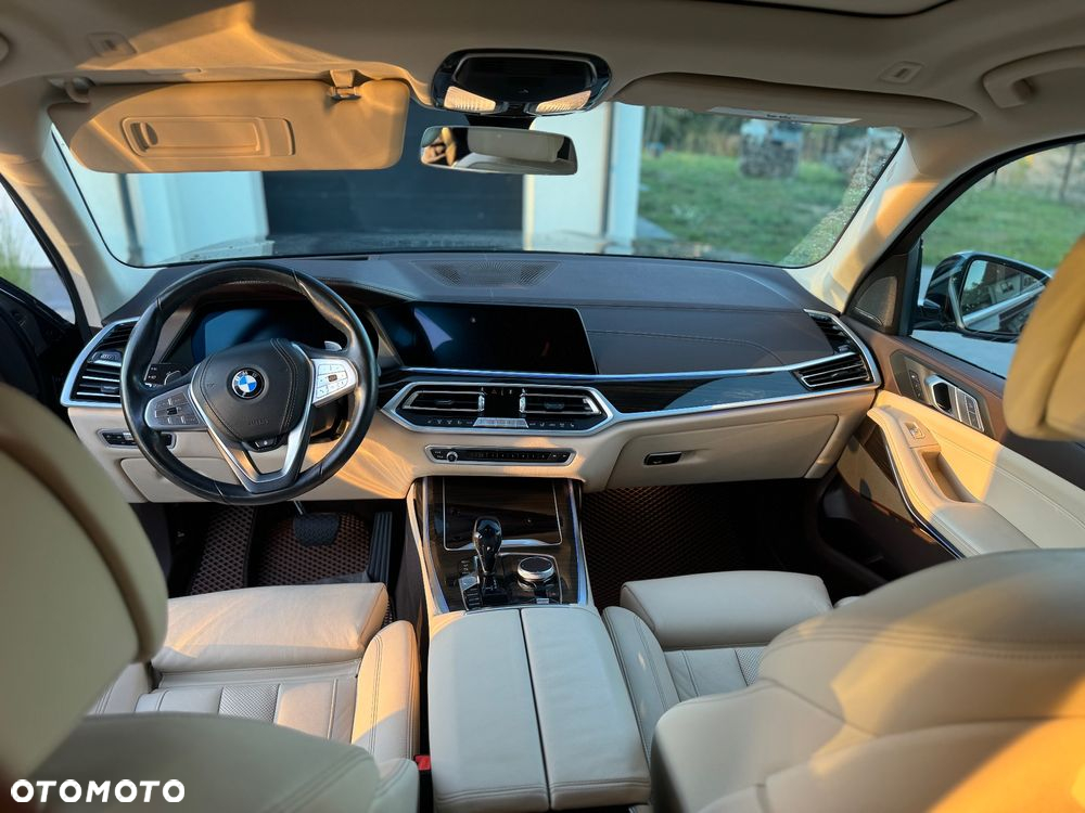 BMW X7 xDrive40i - 7