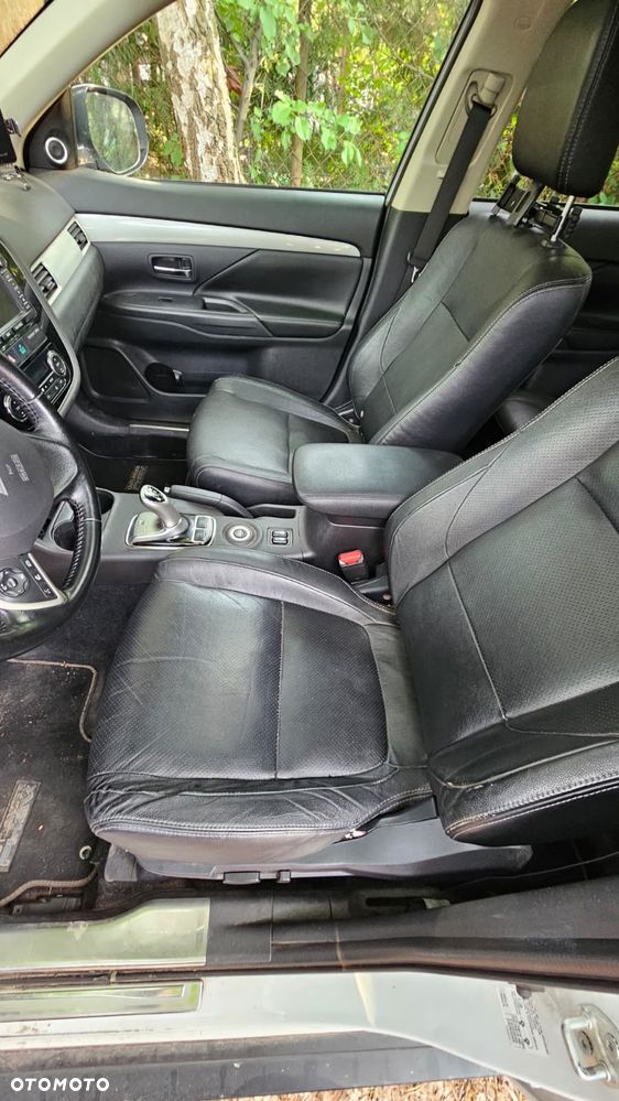Mitsubishi Outlander Instyle NAVI - 19