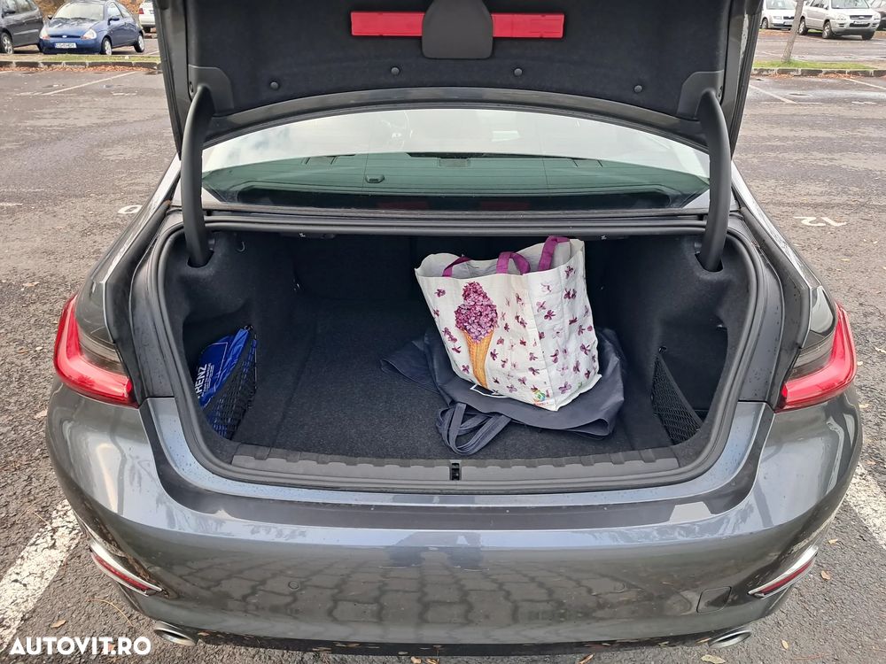 BMW Seria 3 330i AT Luxury Line - 25