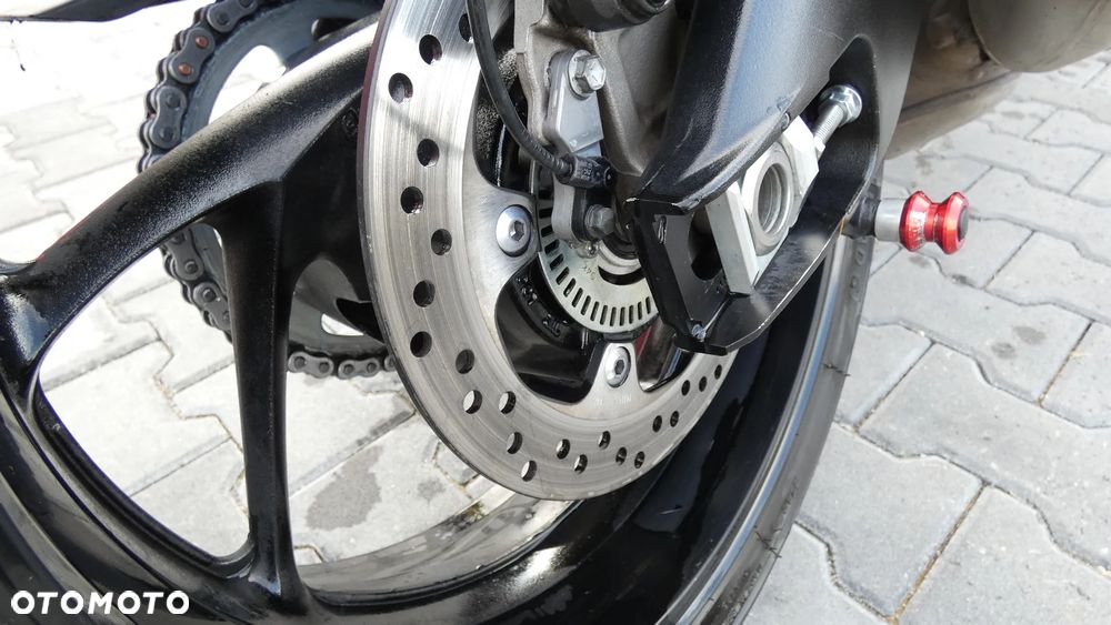 Suzuki GSX - 12