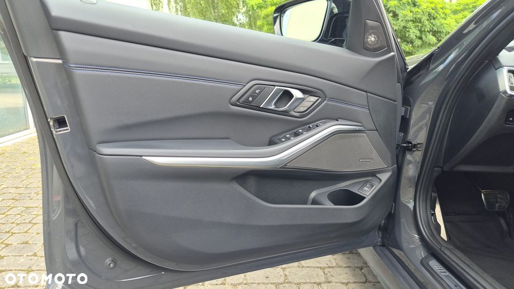 BMW Seria 3 - 21
