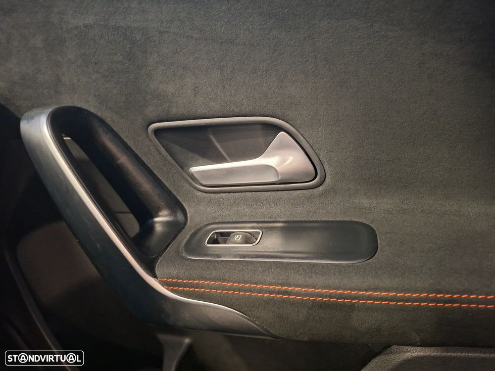 Mercedes-Benz A 250 e AMG Line - 16