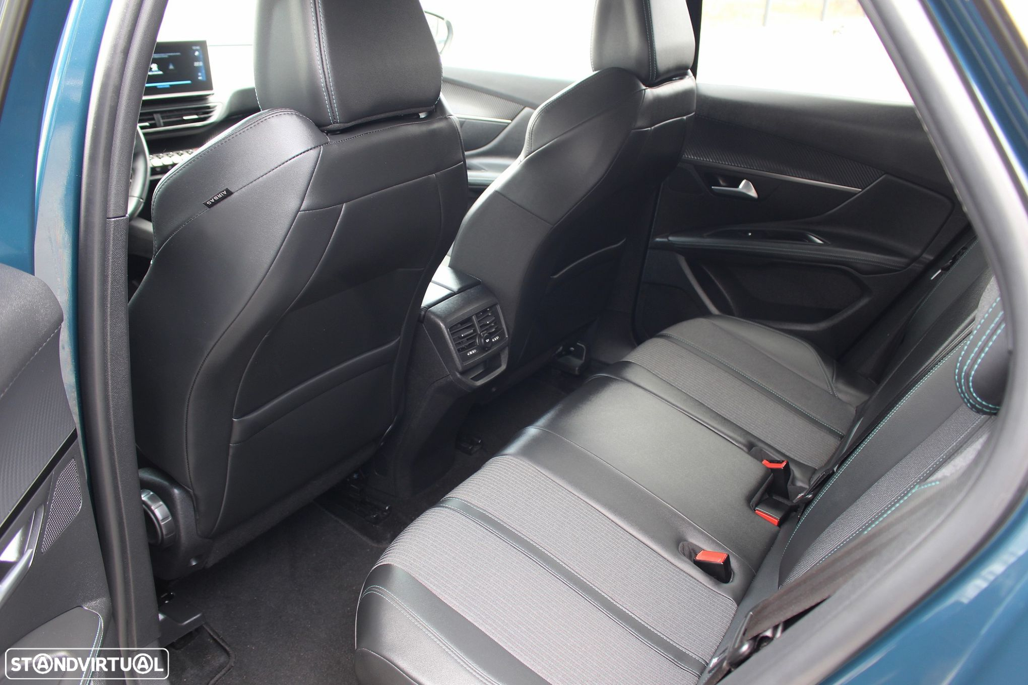 Peugeot 3008 1.5 BlueHDi Allure EAT8 - 31