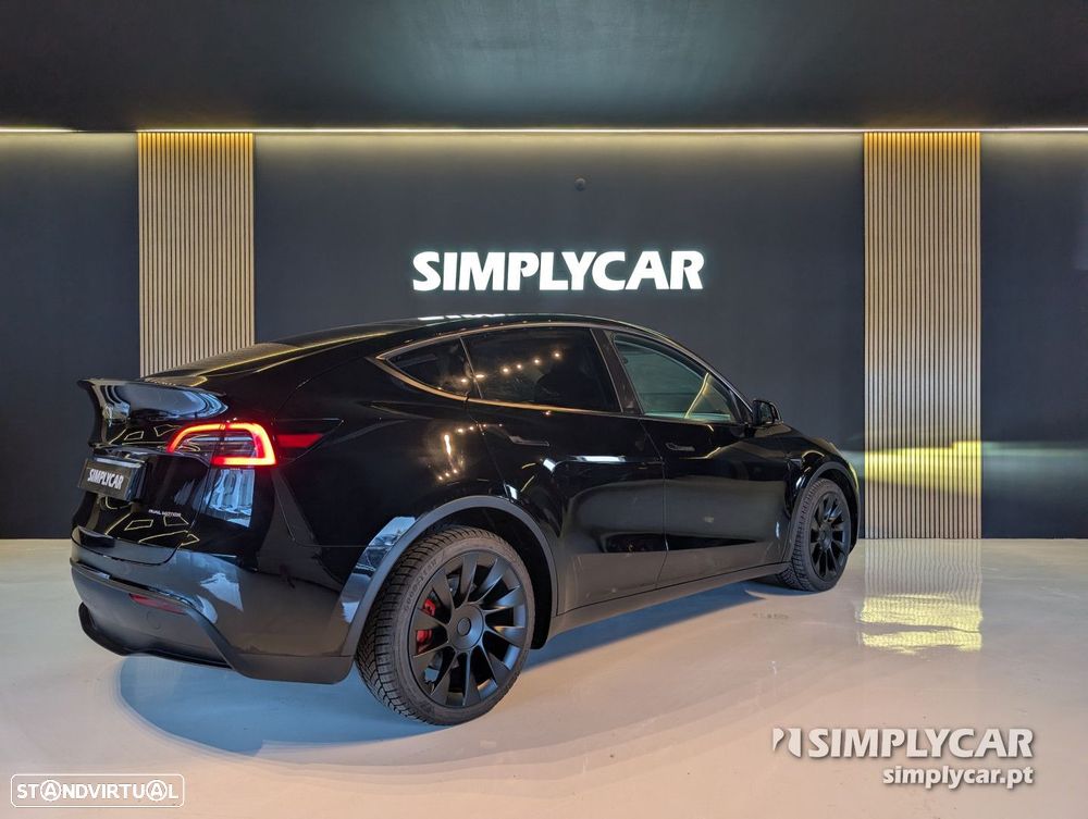 Tesla Model Y - 4