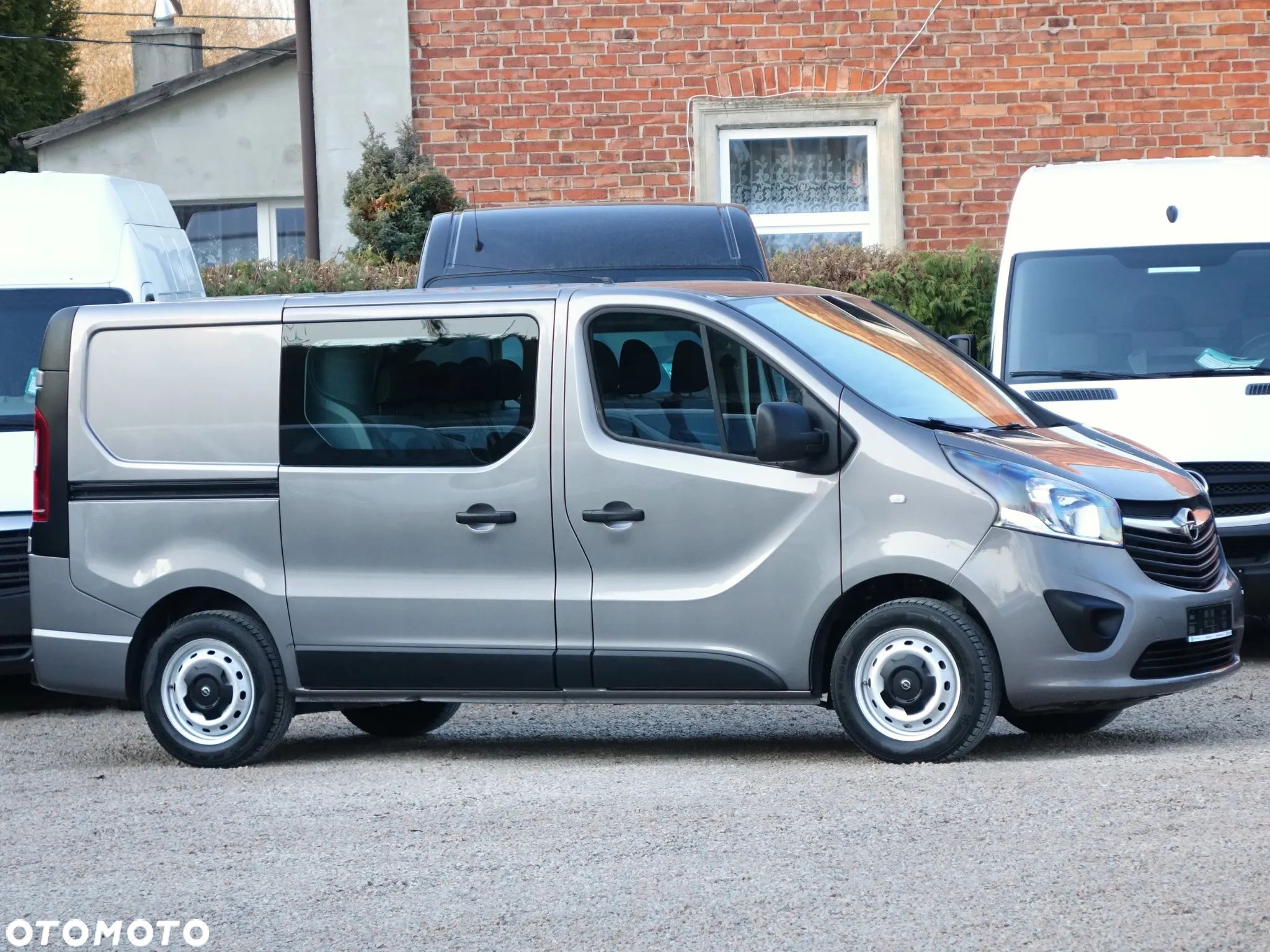 Opel Vivaro 6-osobowy brygadówka L1H1 - 1