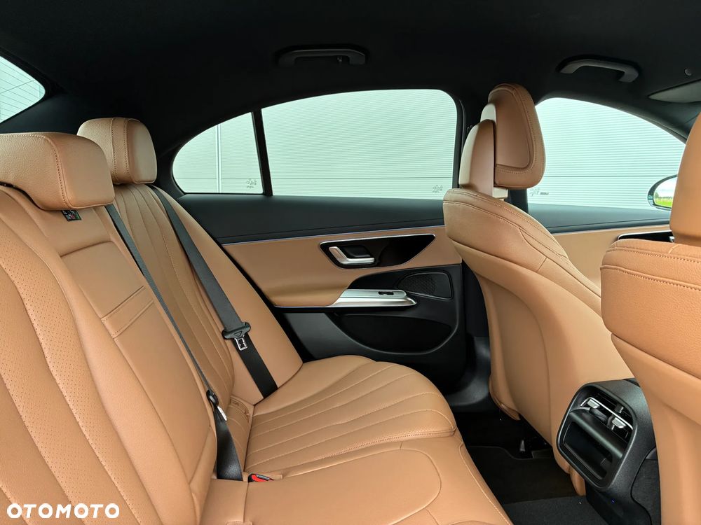 Mercedes-Benz Klasa E 200 mHEV Avantgarde 9G-Tronic - 6