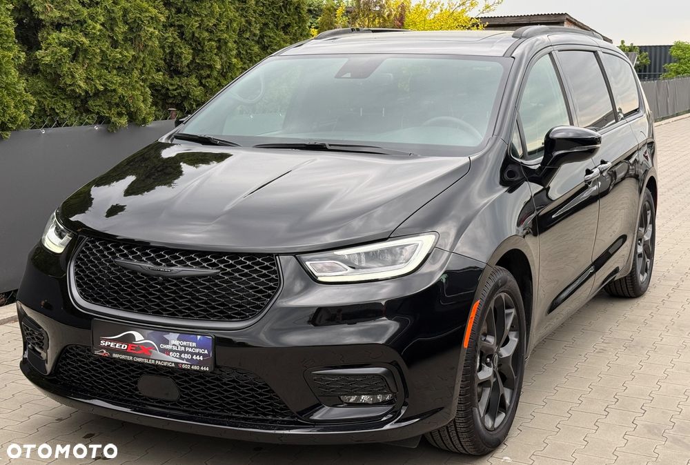 Chrysler Pacifica - 1