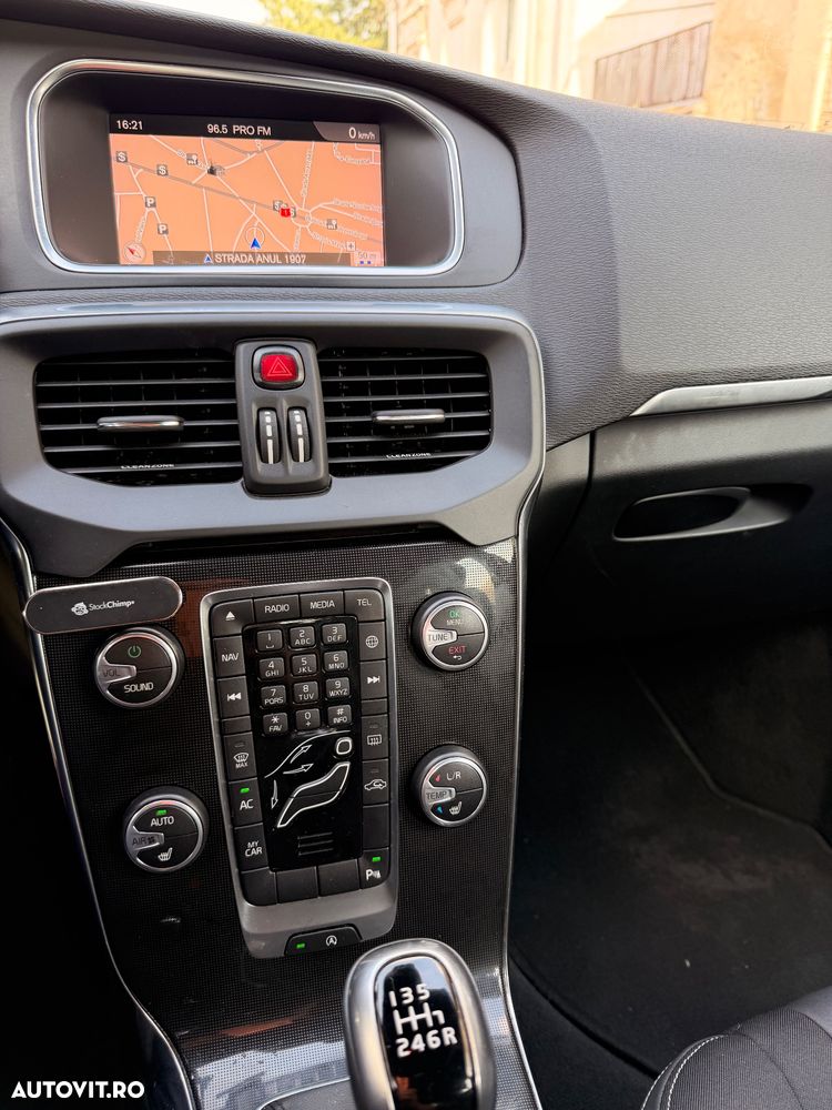 Volvo V40 D2 Linje Svart - 11