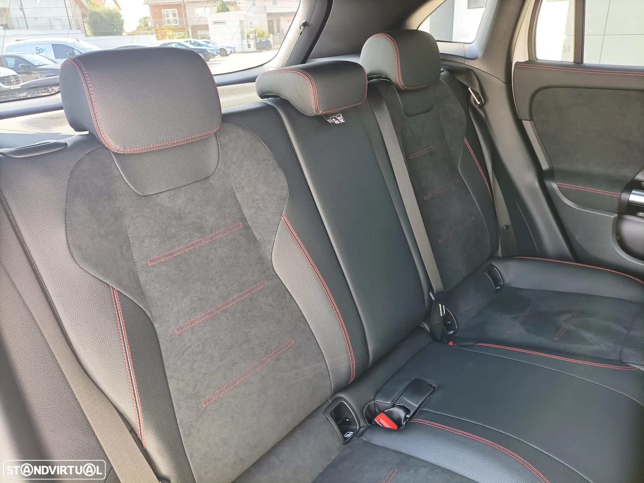 Mercedes-Benz GLA 180 d AMG Line - 12
