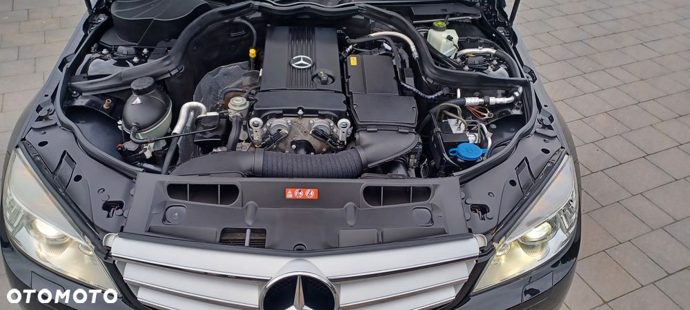 Mercedes-Benz Klasa C 200 Avantgarde Edition - 36