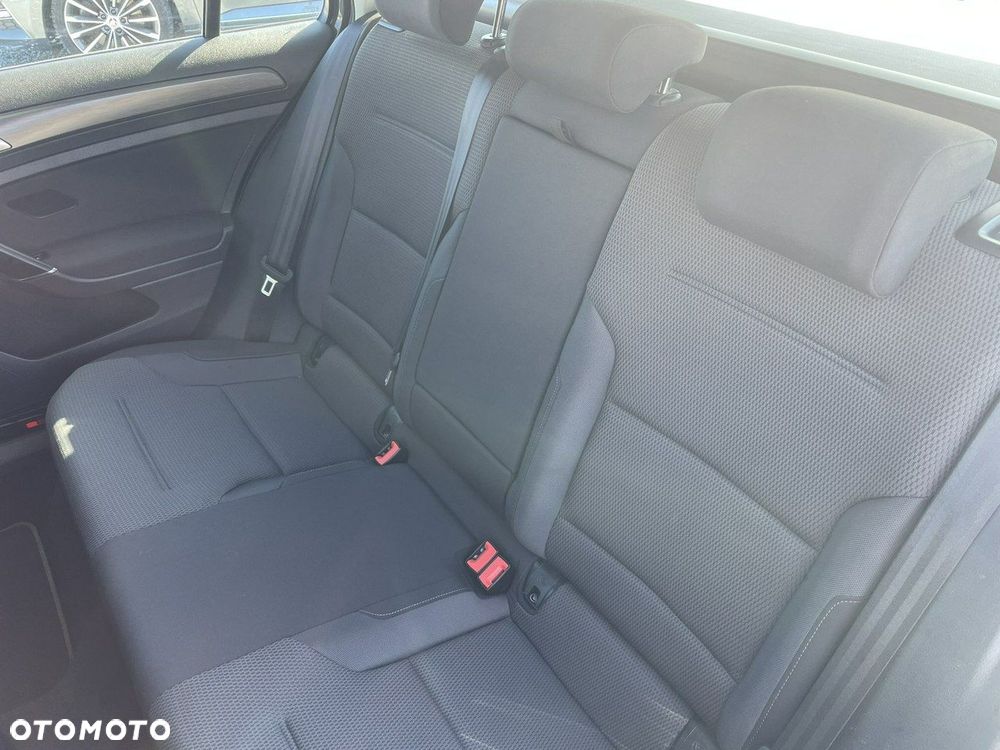 Volkswagen Golf - 22