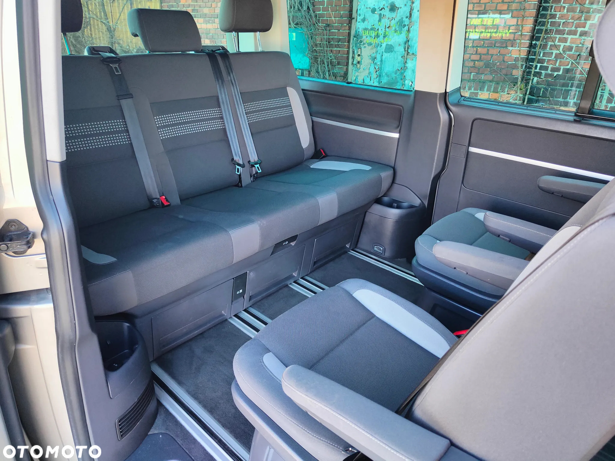 Volkswagen Multivan - 12