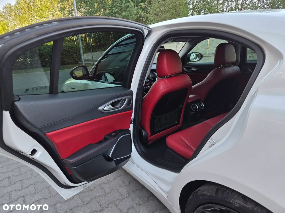 Alfa Romeo Giulia 2.0 Turbo 16V AT8 Veloce Ti - 25
