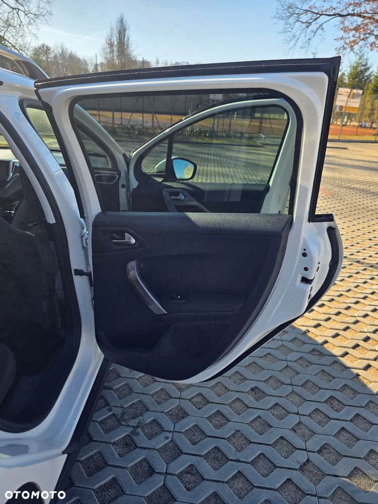 Peugeot 2008 PureTech 82 Style - 33