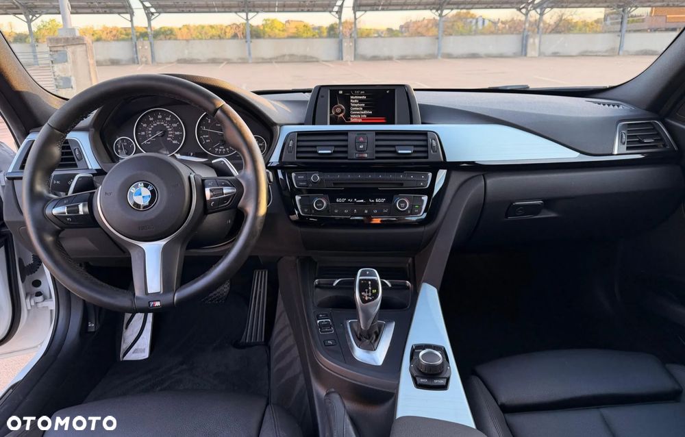 BMW Seria 3 330i M Sport - 17