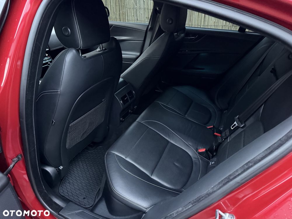 Jaguar XE - 14