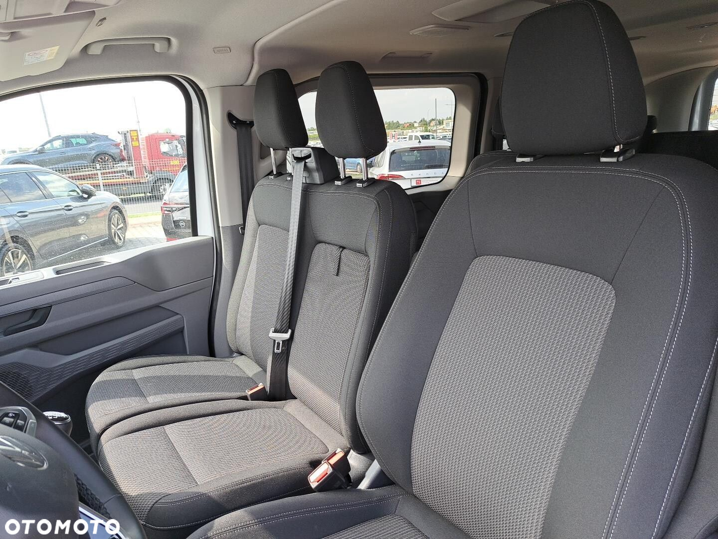 Volkswagen Caravelle - 12