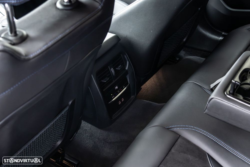 BMW i4 eDrive40 Desportiva M - 31