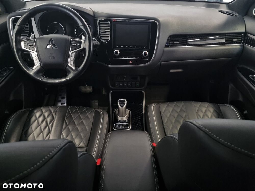 Mitsubishi Outlander Instyle + - 11