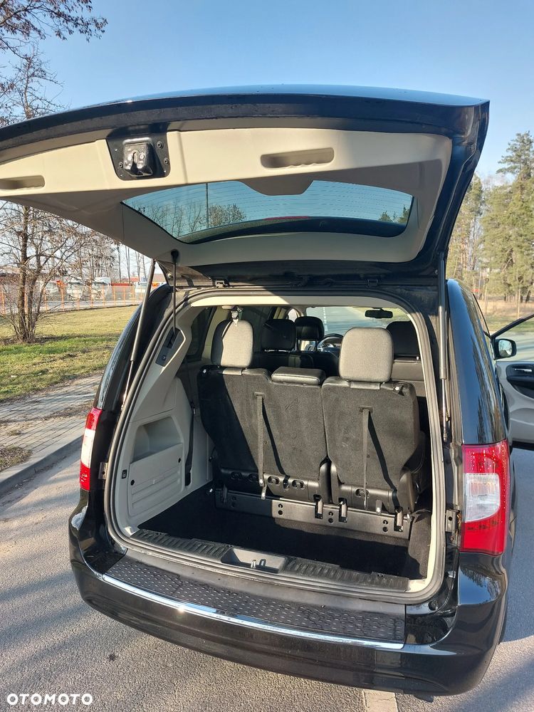 Chrysler Town & Country 3.6 Limited - 14