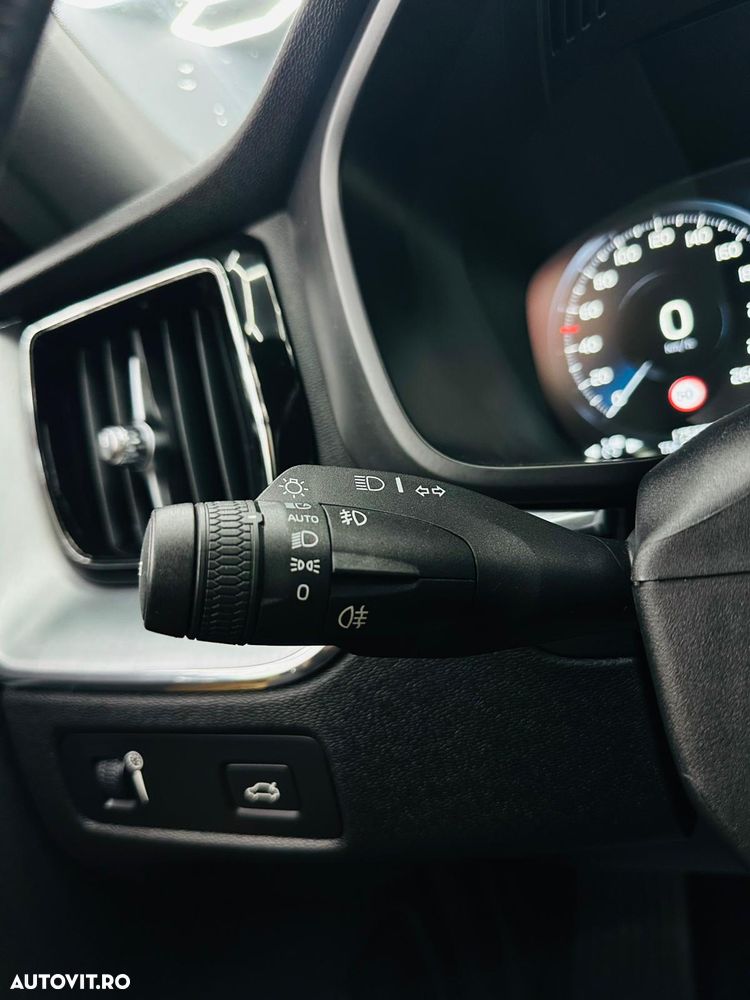 Volvo XC 60 D4 AWD Geartronic Momentum - 31