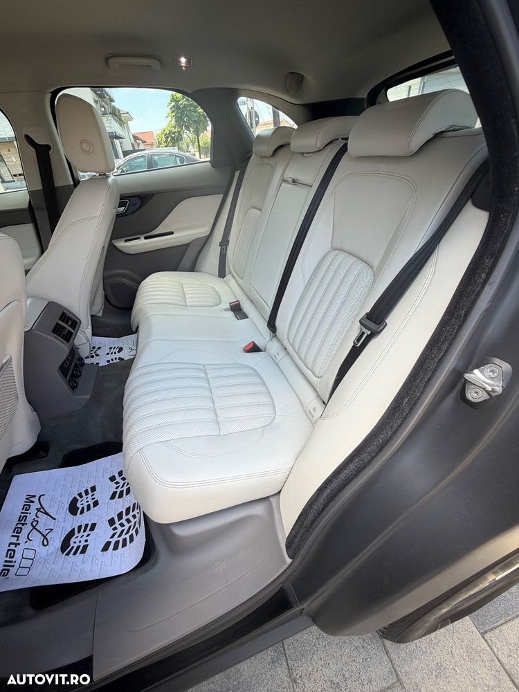 Jaguar F-Pace - 23