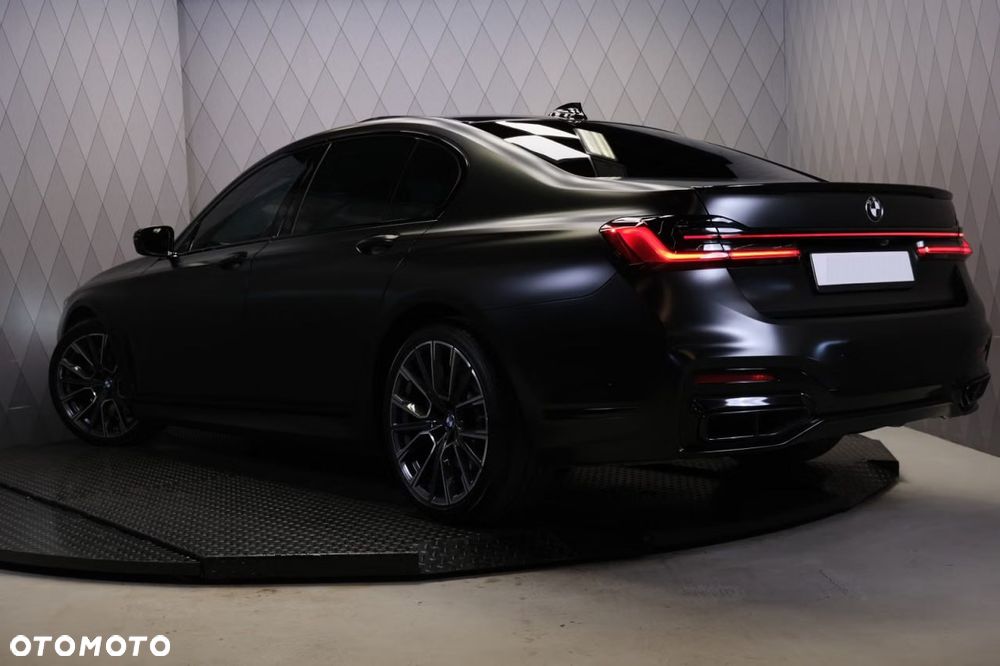 BMW Seria 7 750i xDrive sport - 3