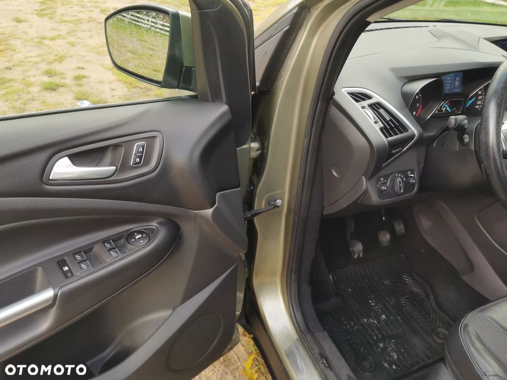 Ford Kuga 1.6 EcoBoost 2x4 Titanium - 12