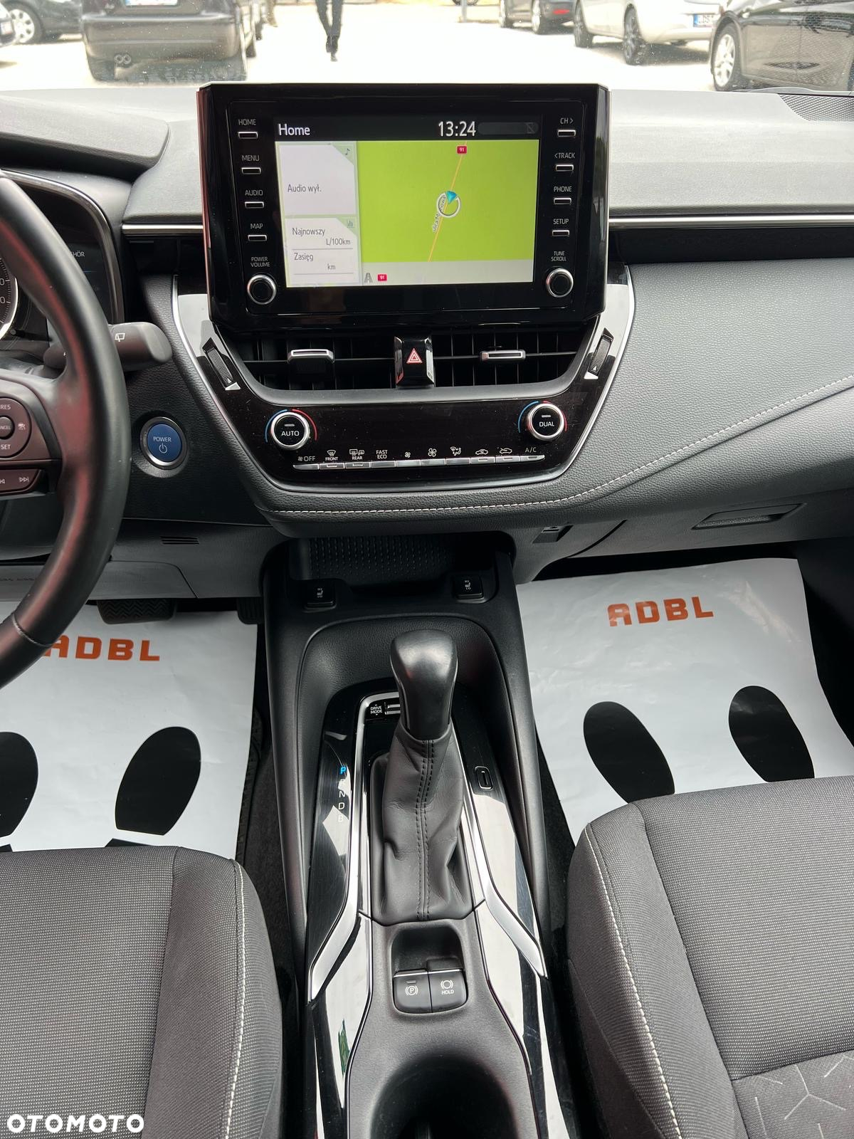 Toyota Corolla 1.8 Hybrid Business Edition - 23