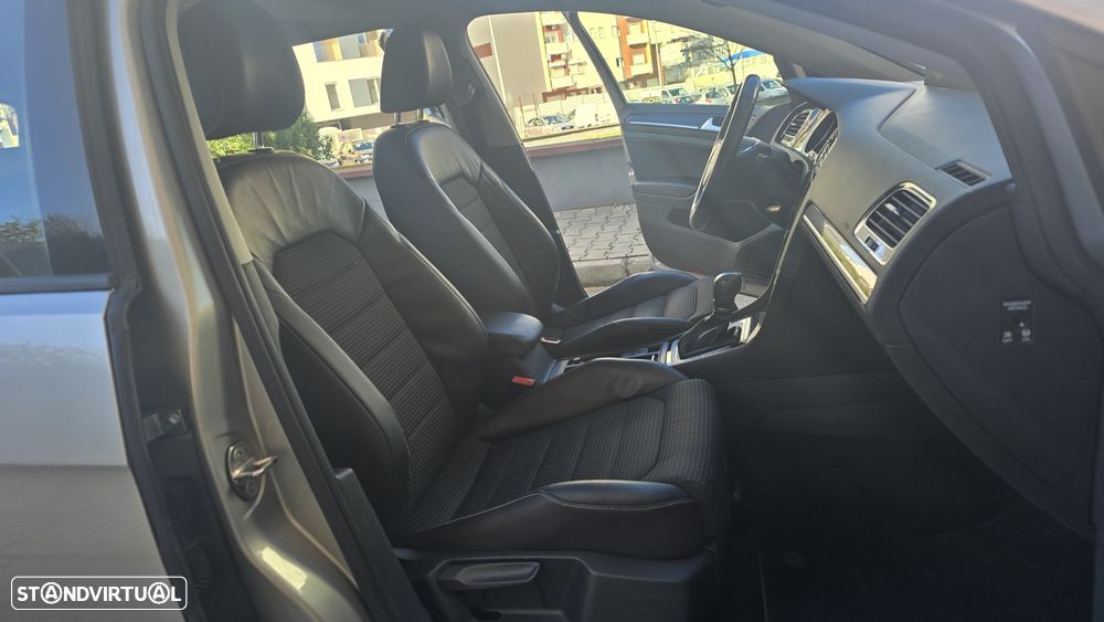 VW Golf 1.6 TDi DPF DSG Highline - 24