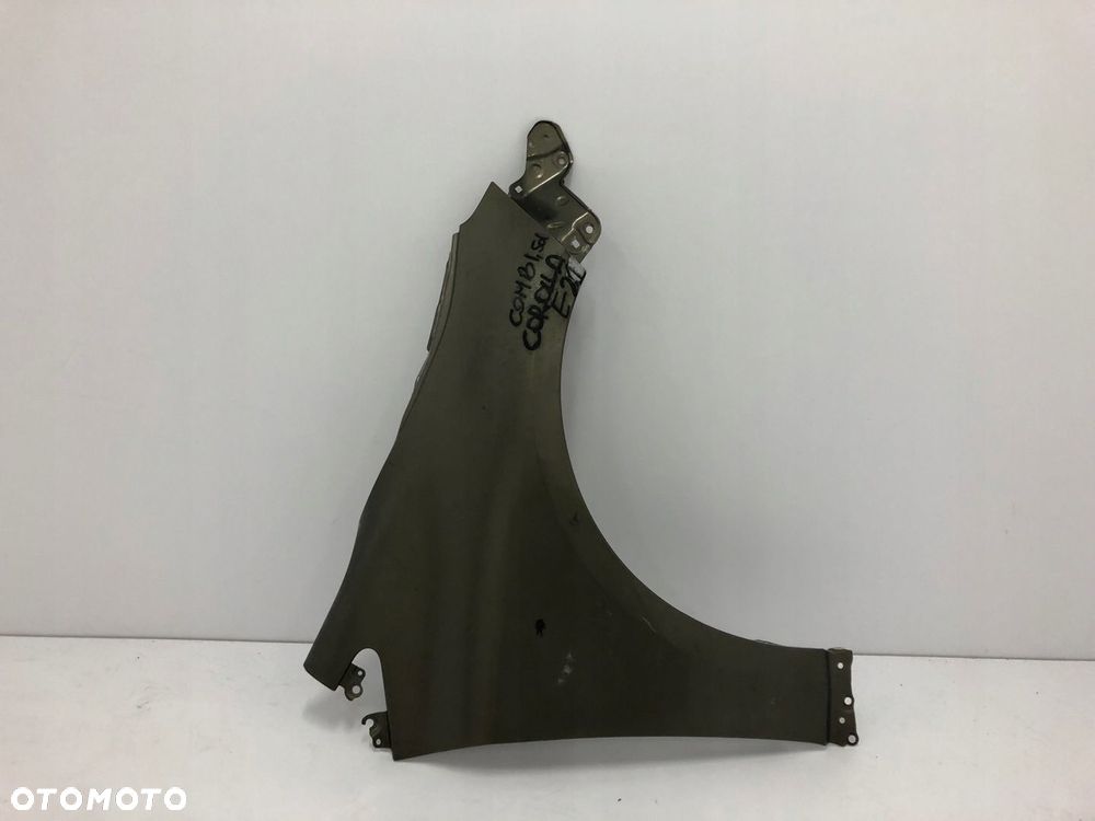 TOYOTA COROLLA E21 HATCHBACK KOMBI 19-BŁOTNIK PRAWY PRZÓD - 1